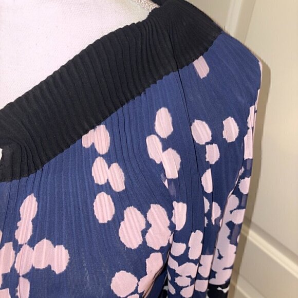 Diane Von Furstenberg DVF Mikino Pleated Neckline Smock Waist Dress - size 4 - Picture 15 of 15